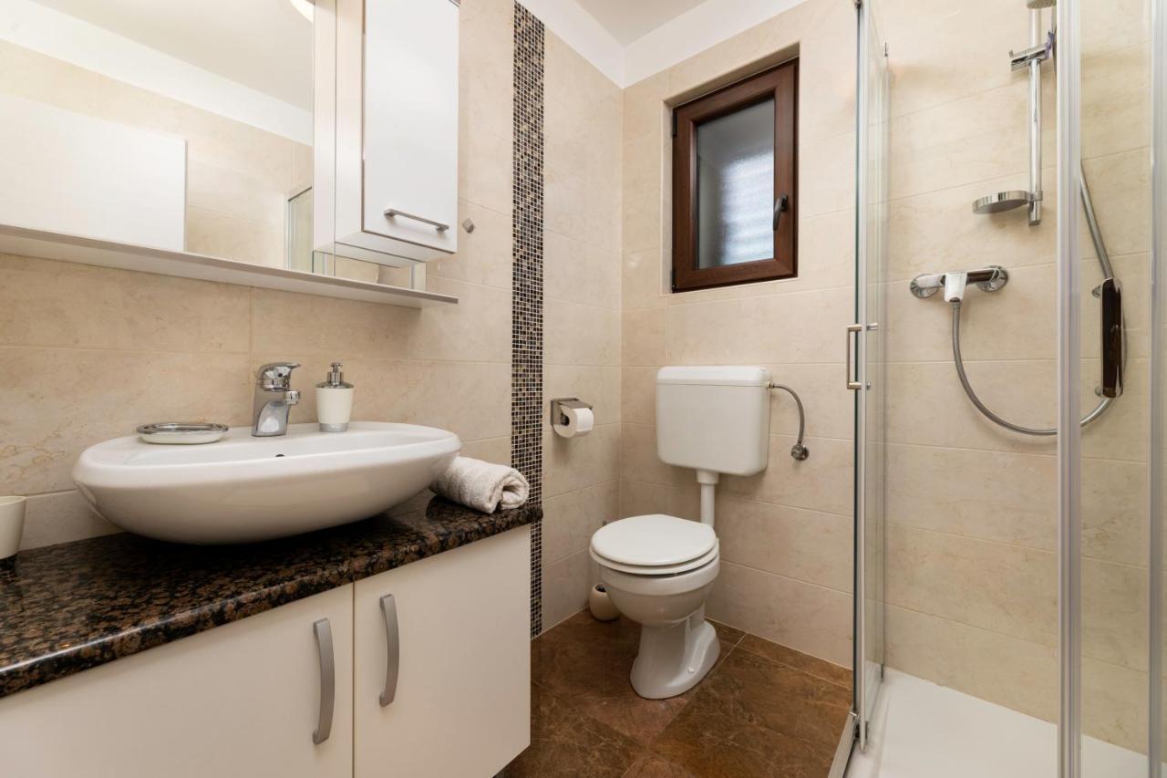 Apartman "Ela" Njivice Exterior foto