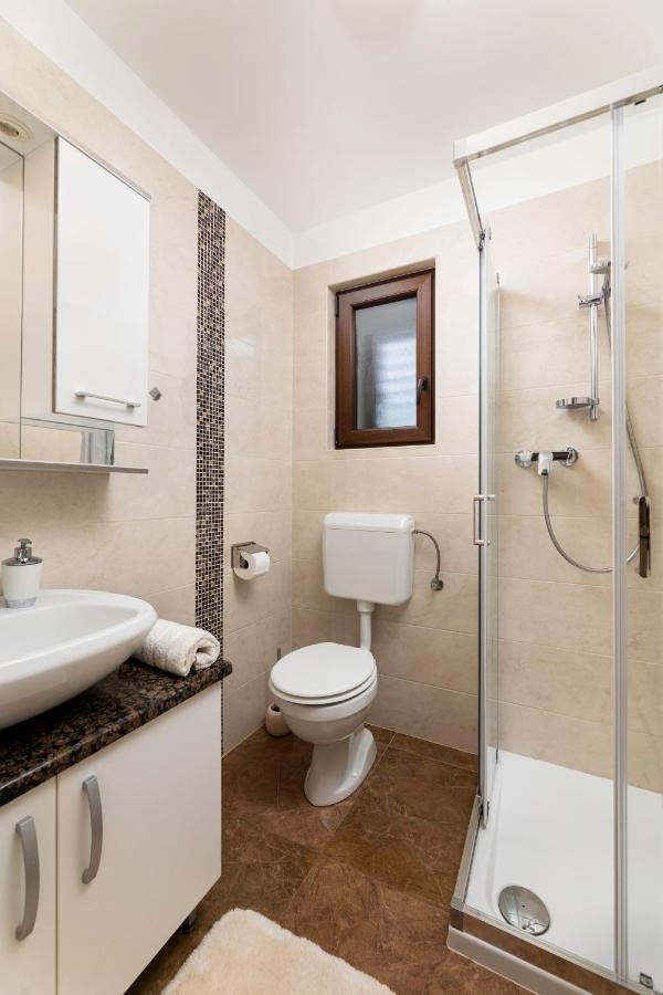 Apartman "Ela" Njivice Exterior foto