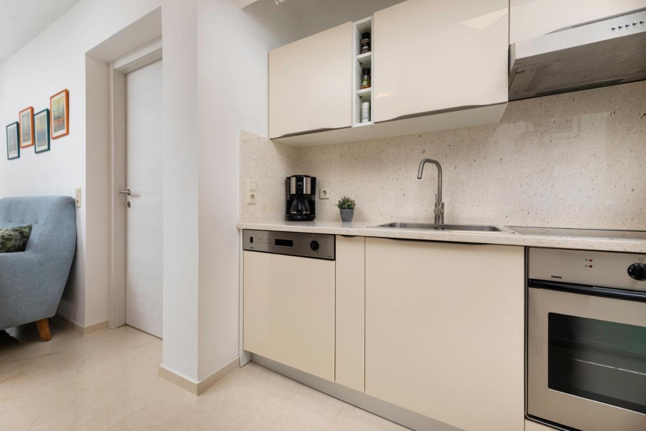 Apartman "Ela" Njivice Exterior foto