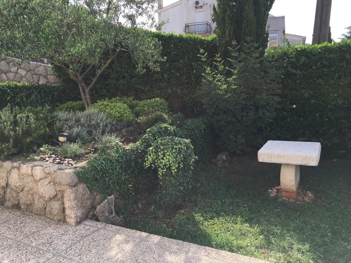 Apartman "Ela" Njivice Exterior foto