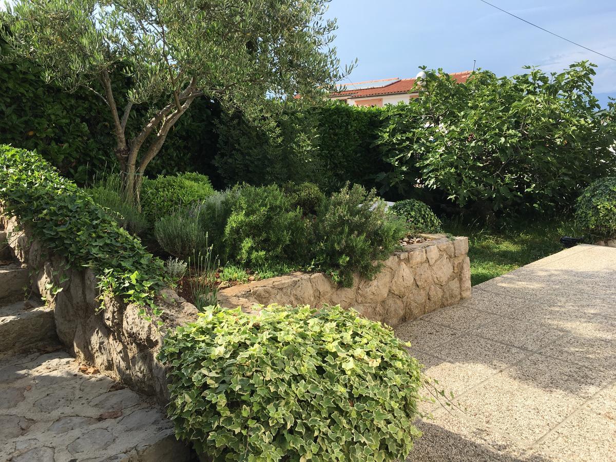Apartman "Ela" Njivice Exterior foto