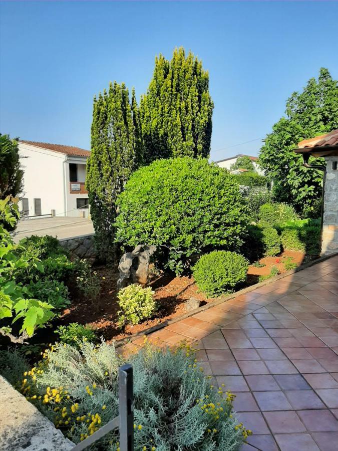 Apartman "Ela" Njivice Exterior foto